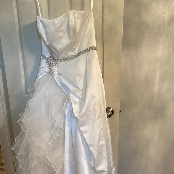 Davids Bridal Wedding Dress - Ivory - Picture 2 of 16